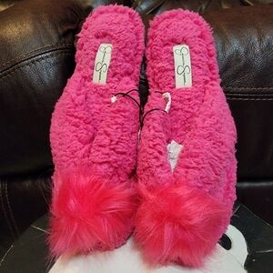 Jessica Simpson hot pink fluffy slippers Lg item 24